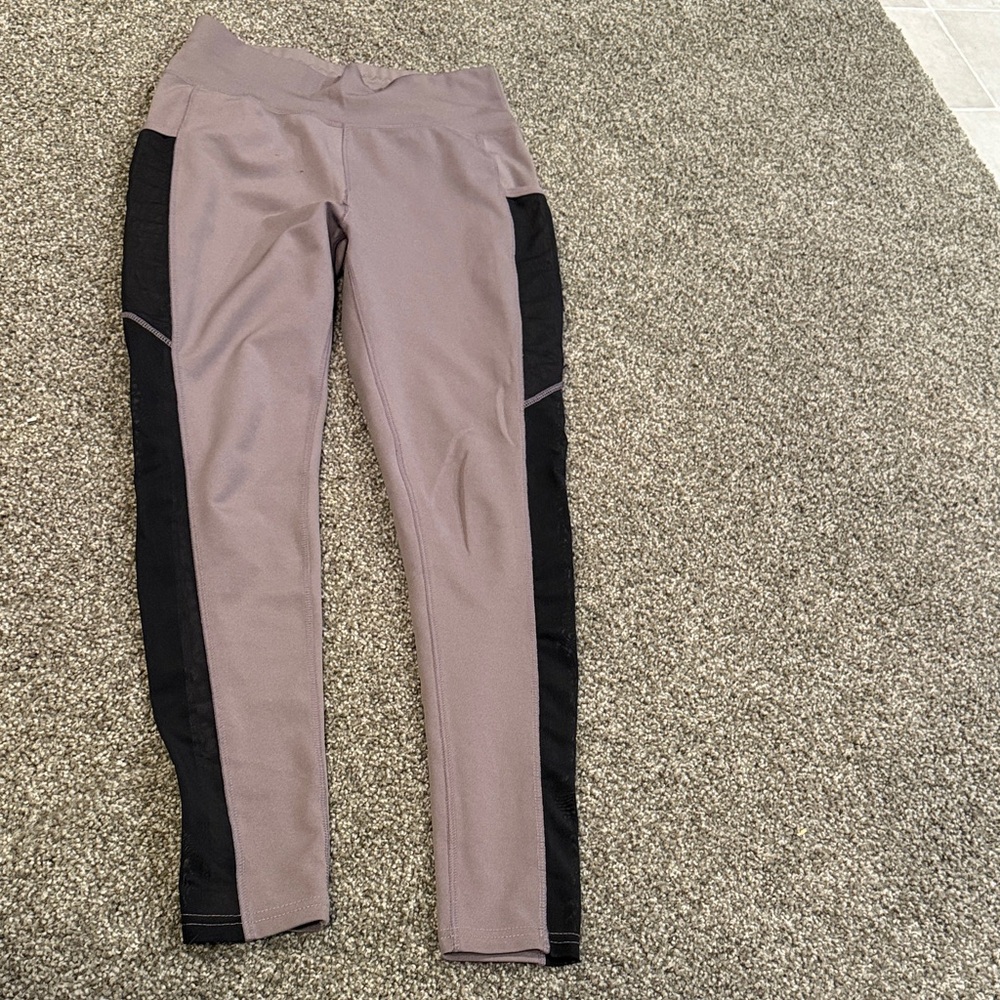 Two-Tone Leggings with Black Mesh Panels